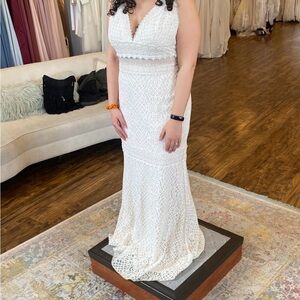 Wedding Dress - unaltered Tadashi Shoji Size 12